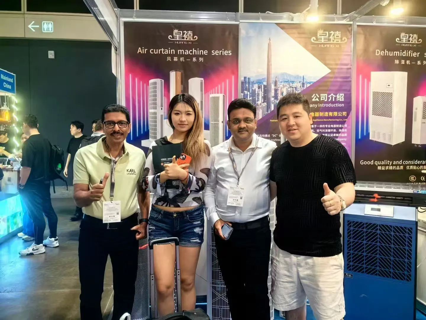 Huangxi Company and the client reached an agreement at the exhibition.