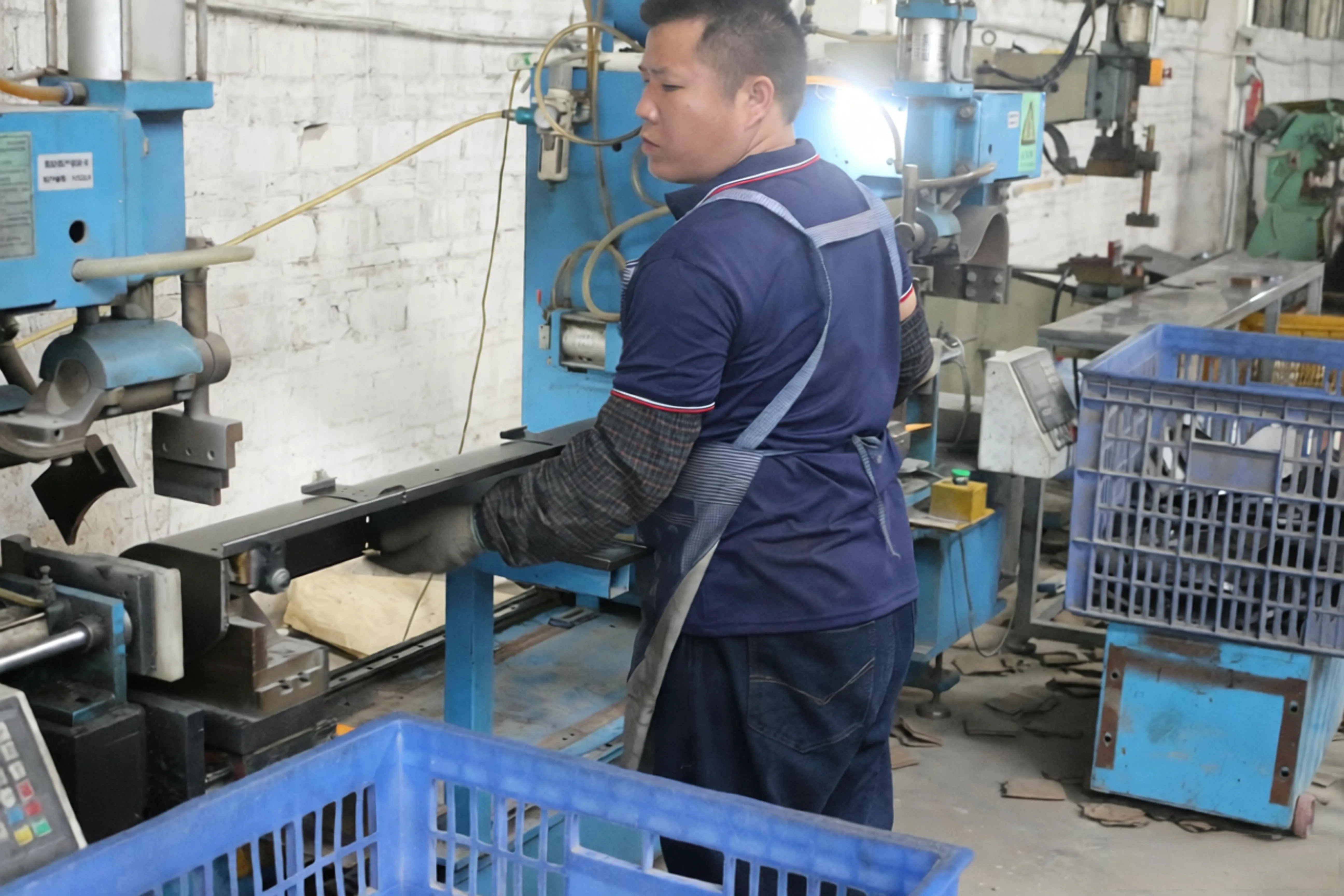 Air curtain metal welding workshop at HUANGXI factory