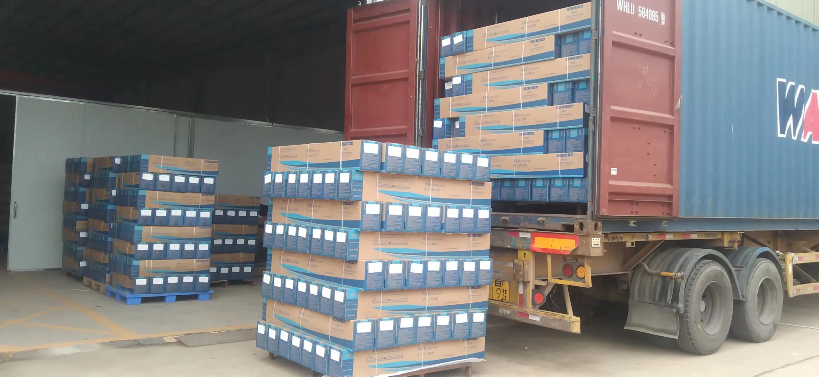 Load the customer-customized air curtain and prepare for shipping by sea.